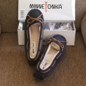 NewWomen's Minnetoka Navy Slippers Size 9
